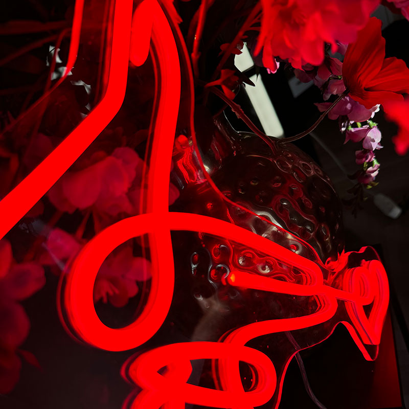 Neonskilt Lovestarget