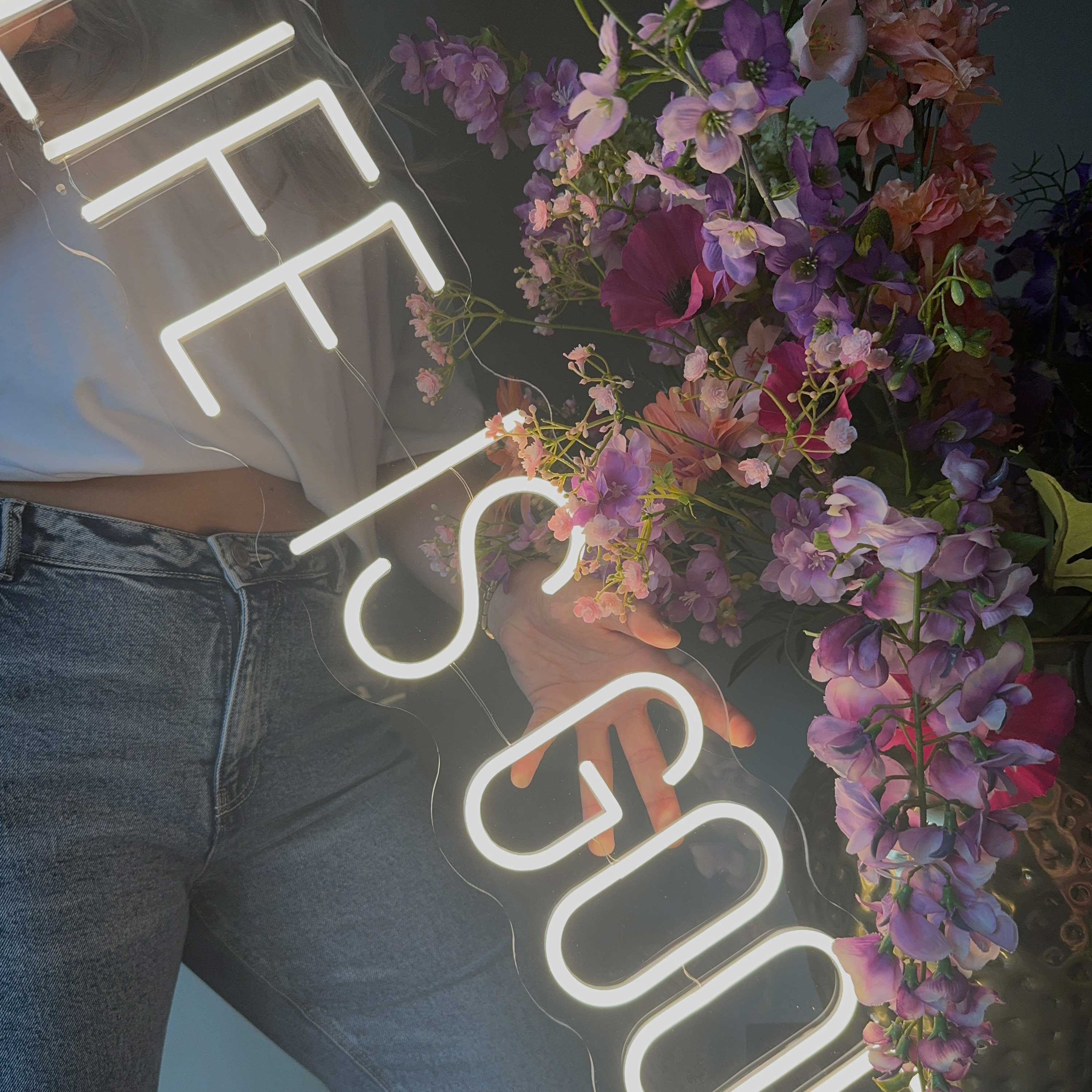 Neonskilt Life is good