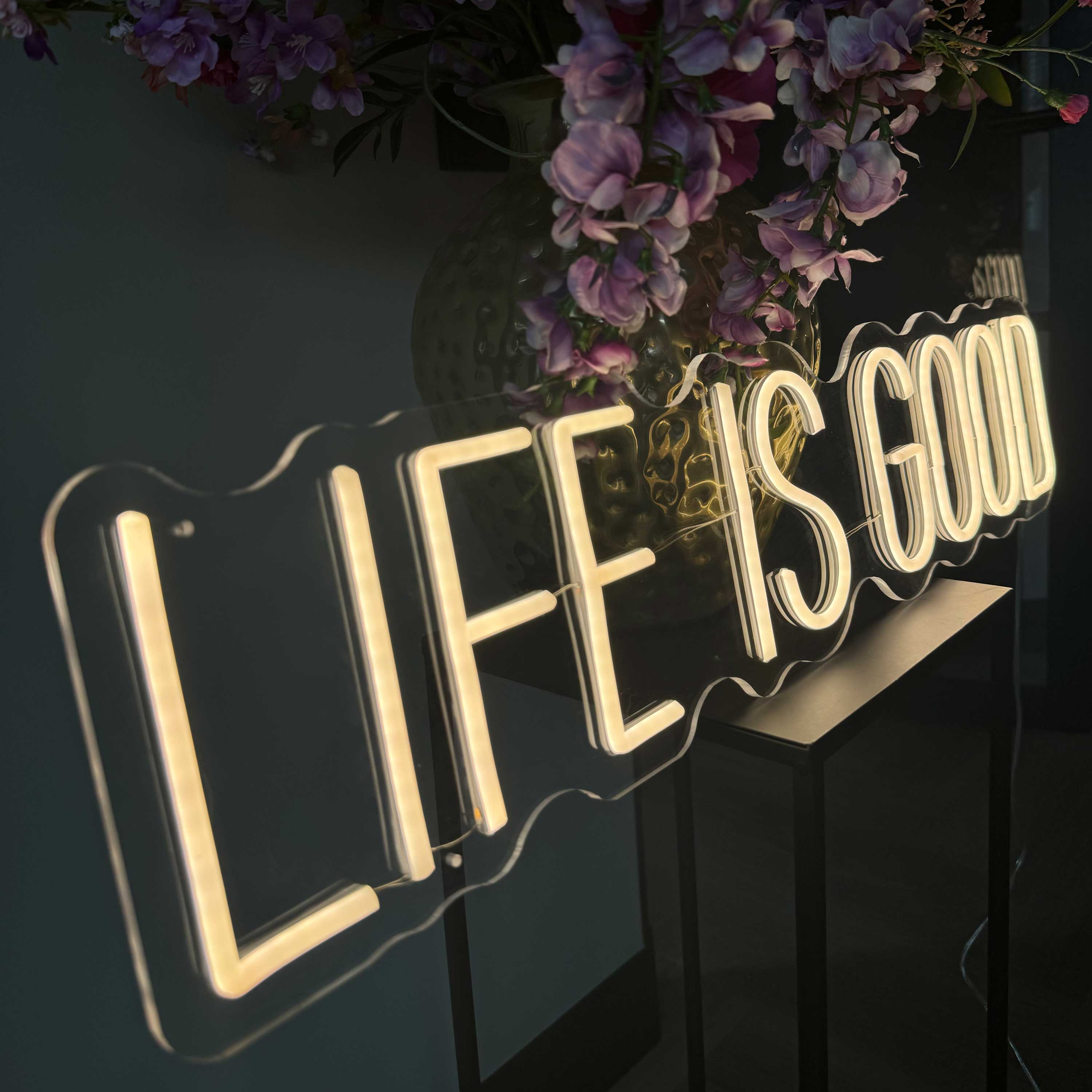 Neonskilt Life is good