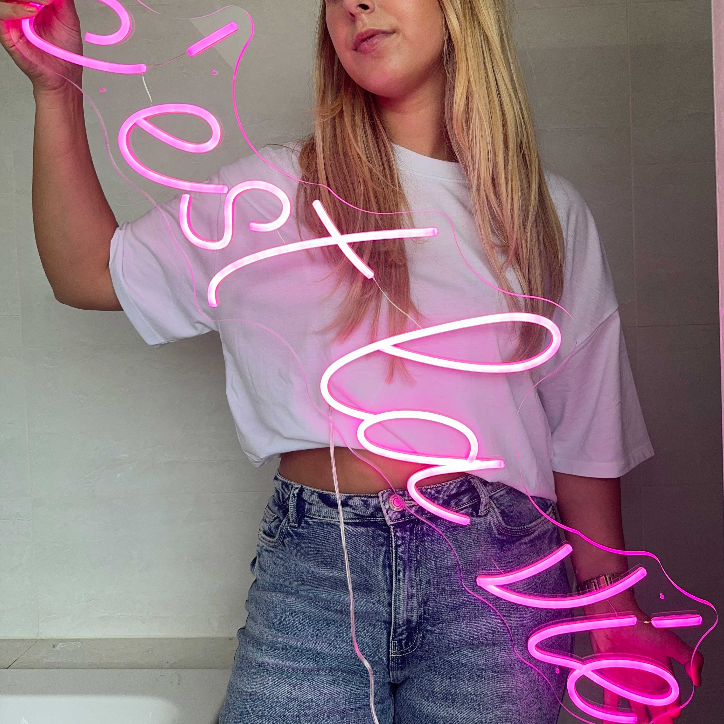 Neonskilt c'est la vie