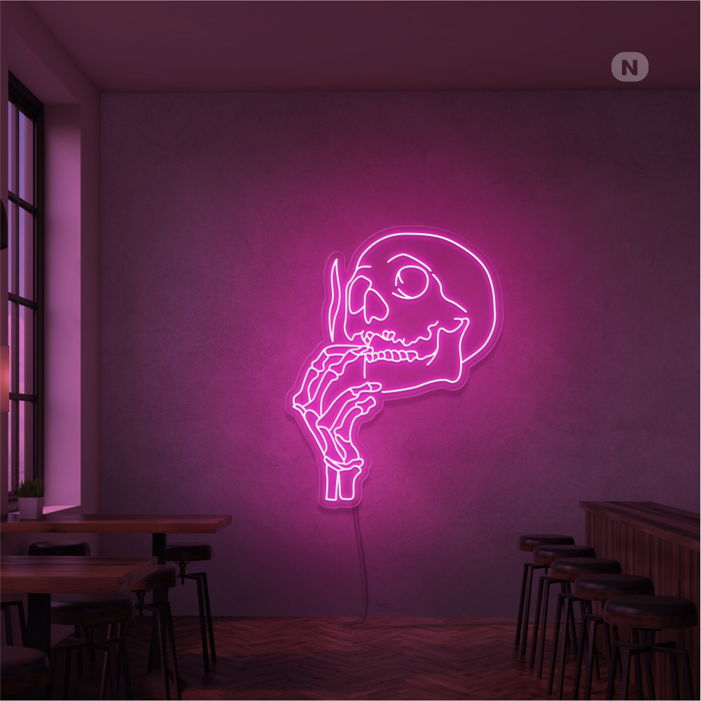 Neonskilt med røykende hodeskalle