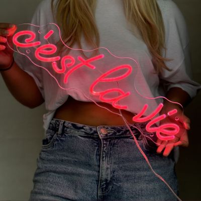 Neonskilt cestlavie